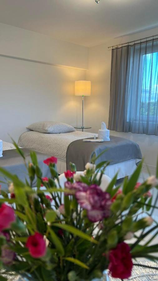 Azyl Hotel Легница Екстериор снимка