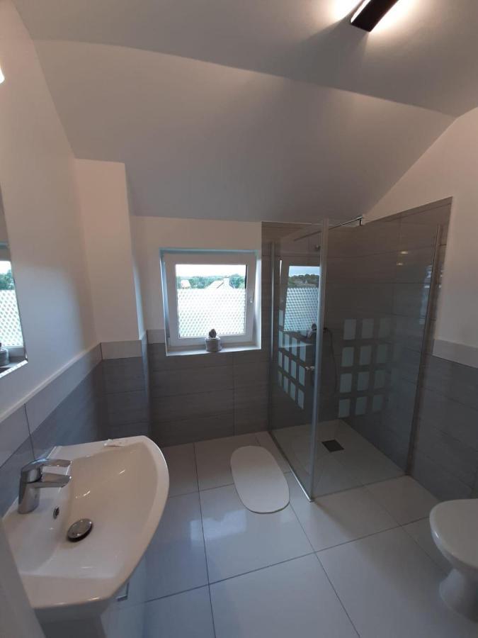 Azyl Hotel Легница Екстериор снимка