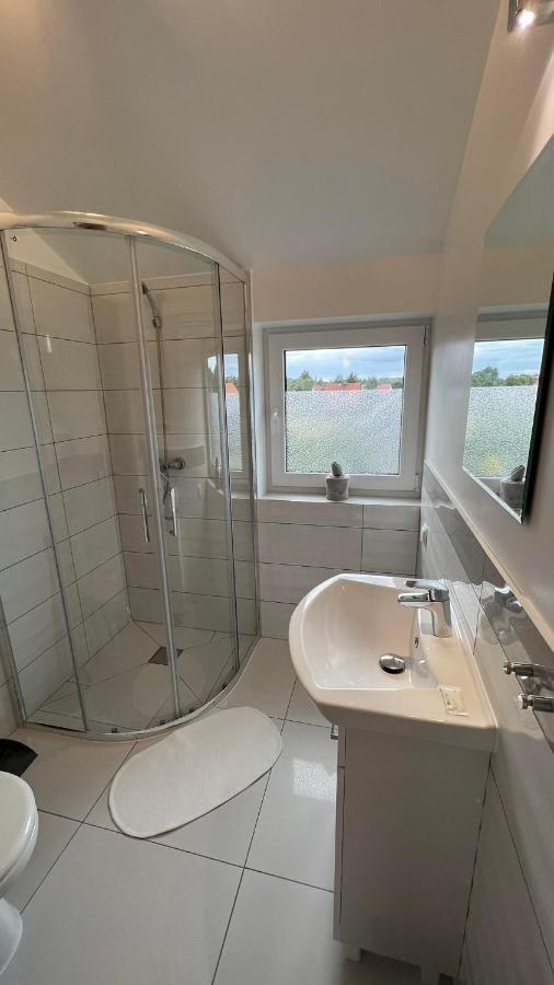 Azyl Hotel Легница Екстериор снимка