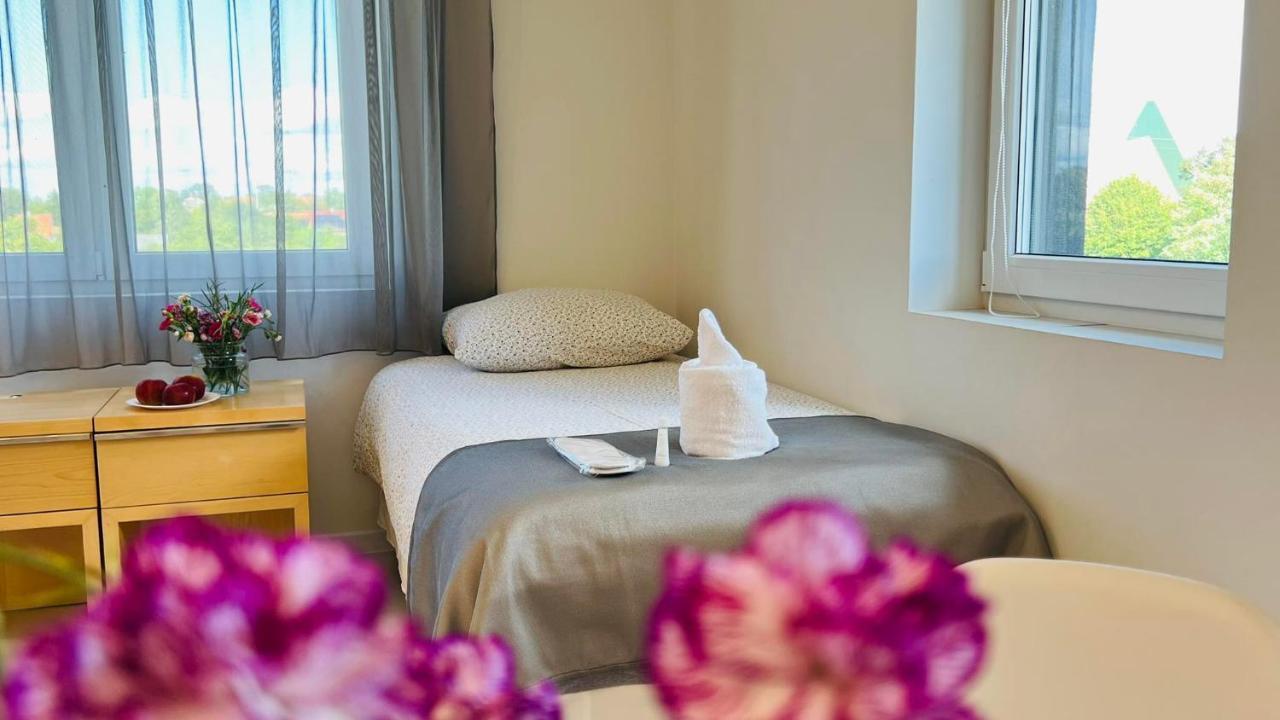 Azyl Hotel Легница Екстериор снимка