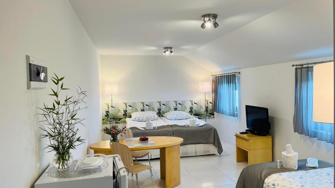 Azyl Hotel Легница Екстериор снимка