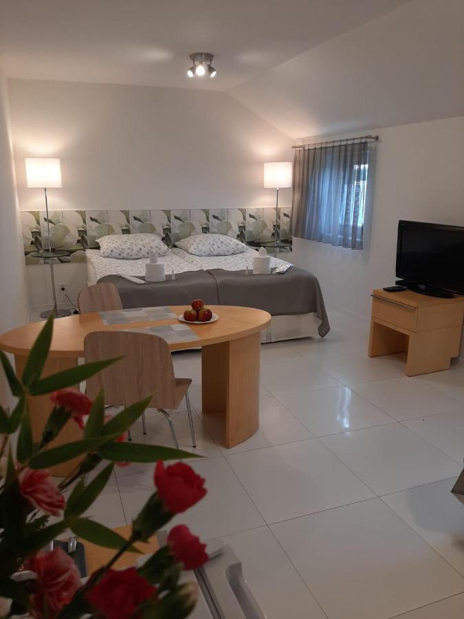 Azyl Hotel Легница Екстериор снимка