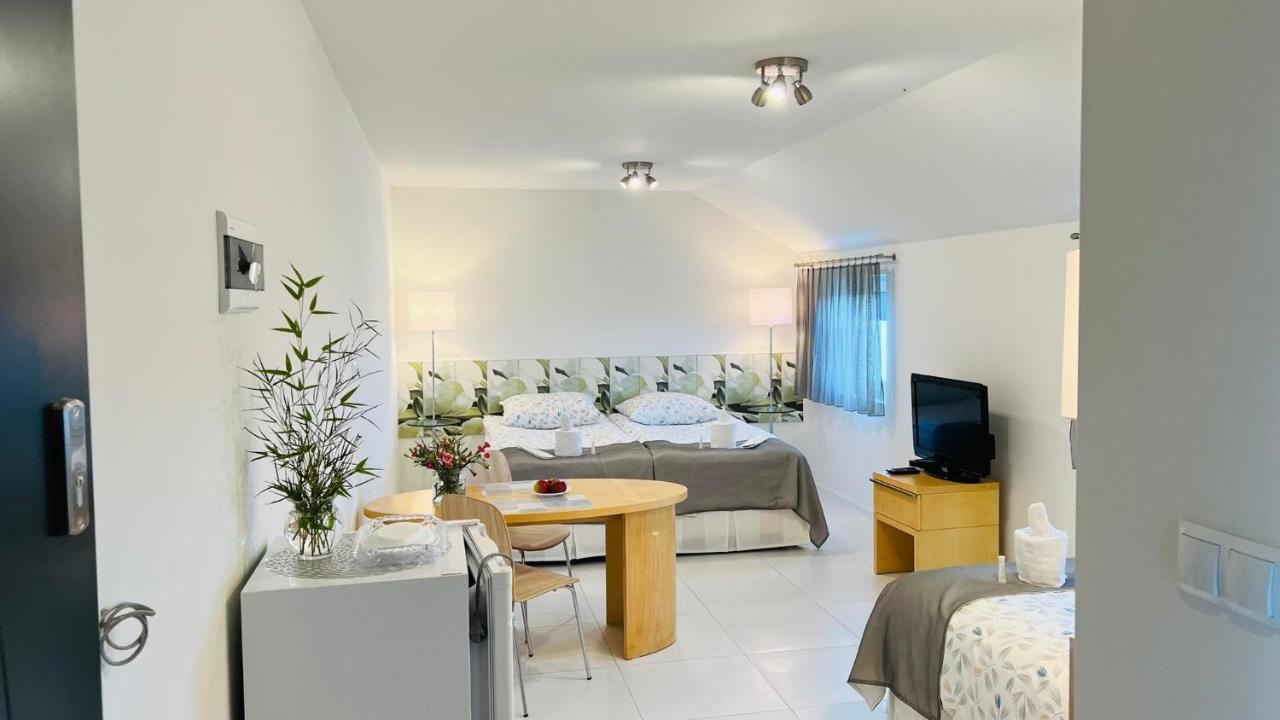 Azyl Hotel Легница Екстериор снимка