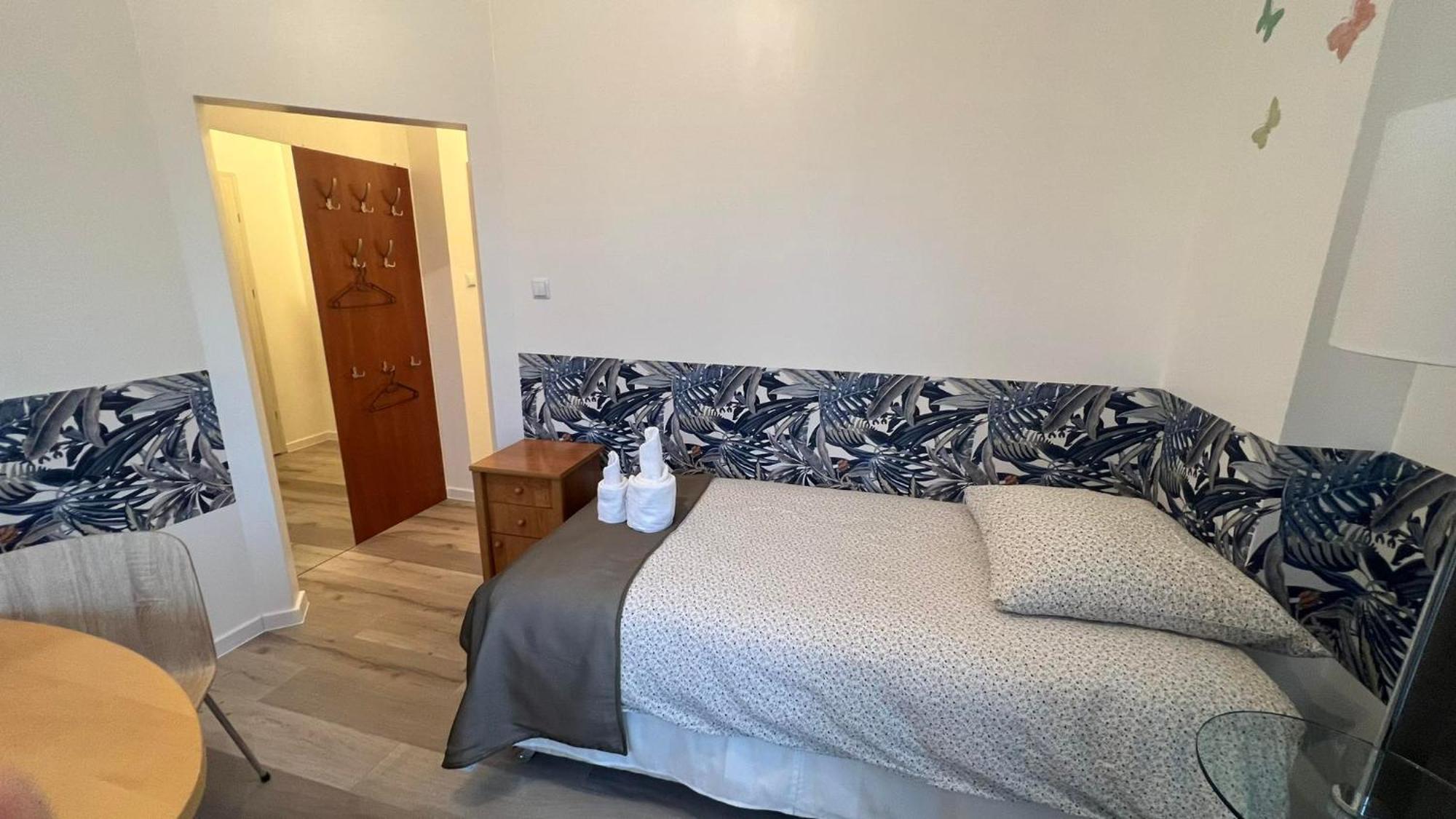 Azyl Hotel Легница Екстериор снимка