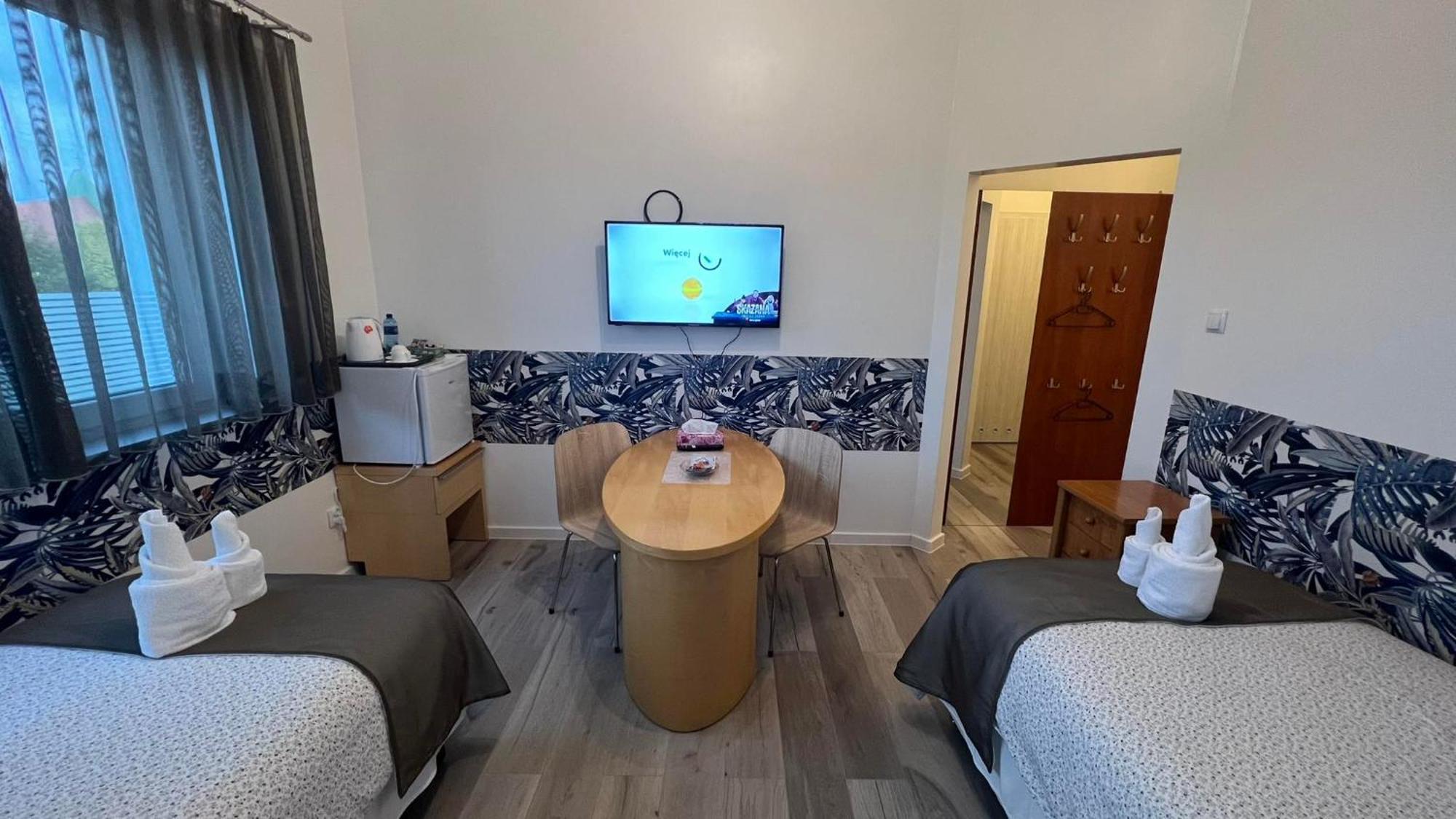 Azyl Hotel Легница Екстериор снимка