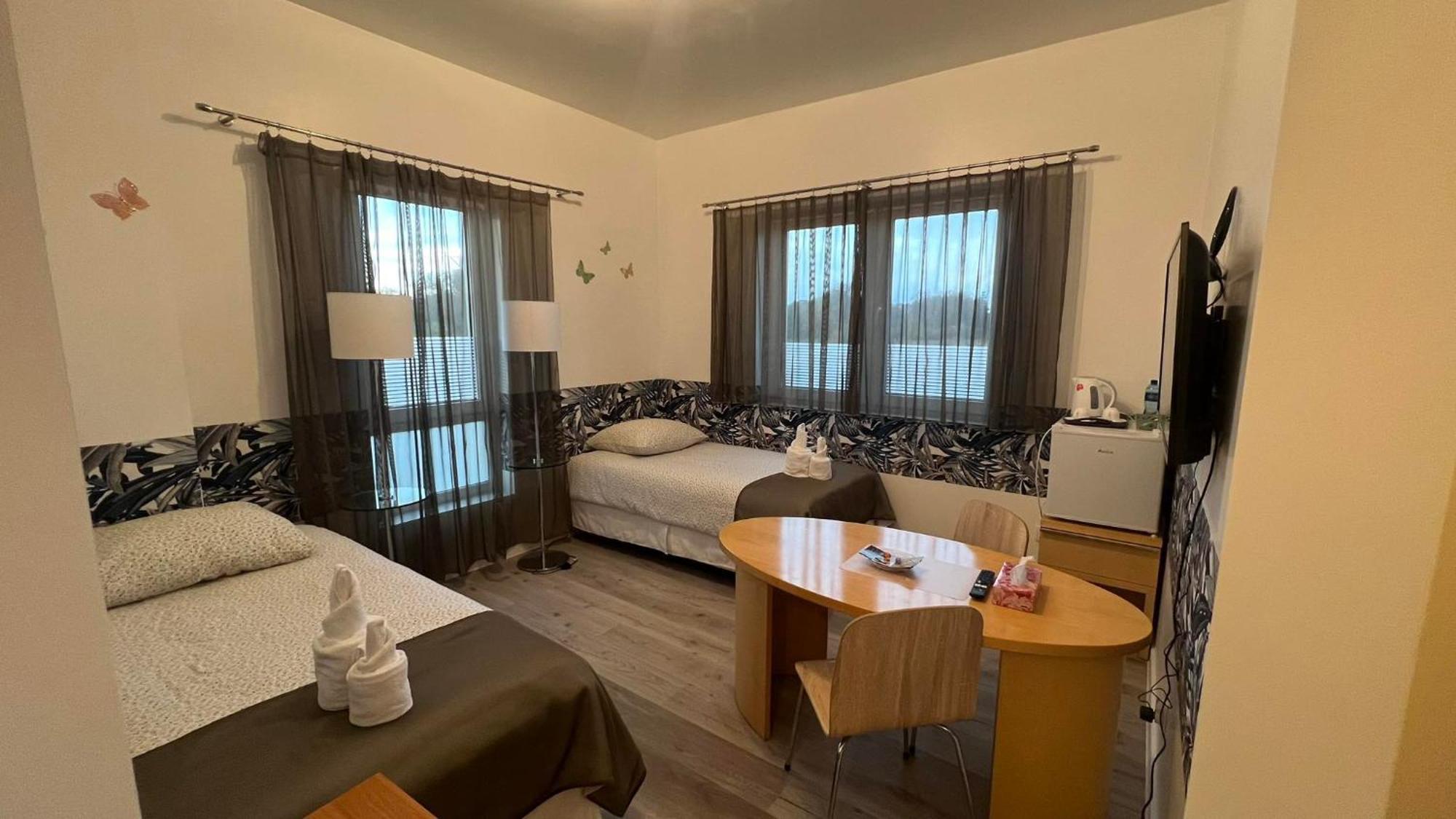 Azyl Hotel Легница Екстериор снимка