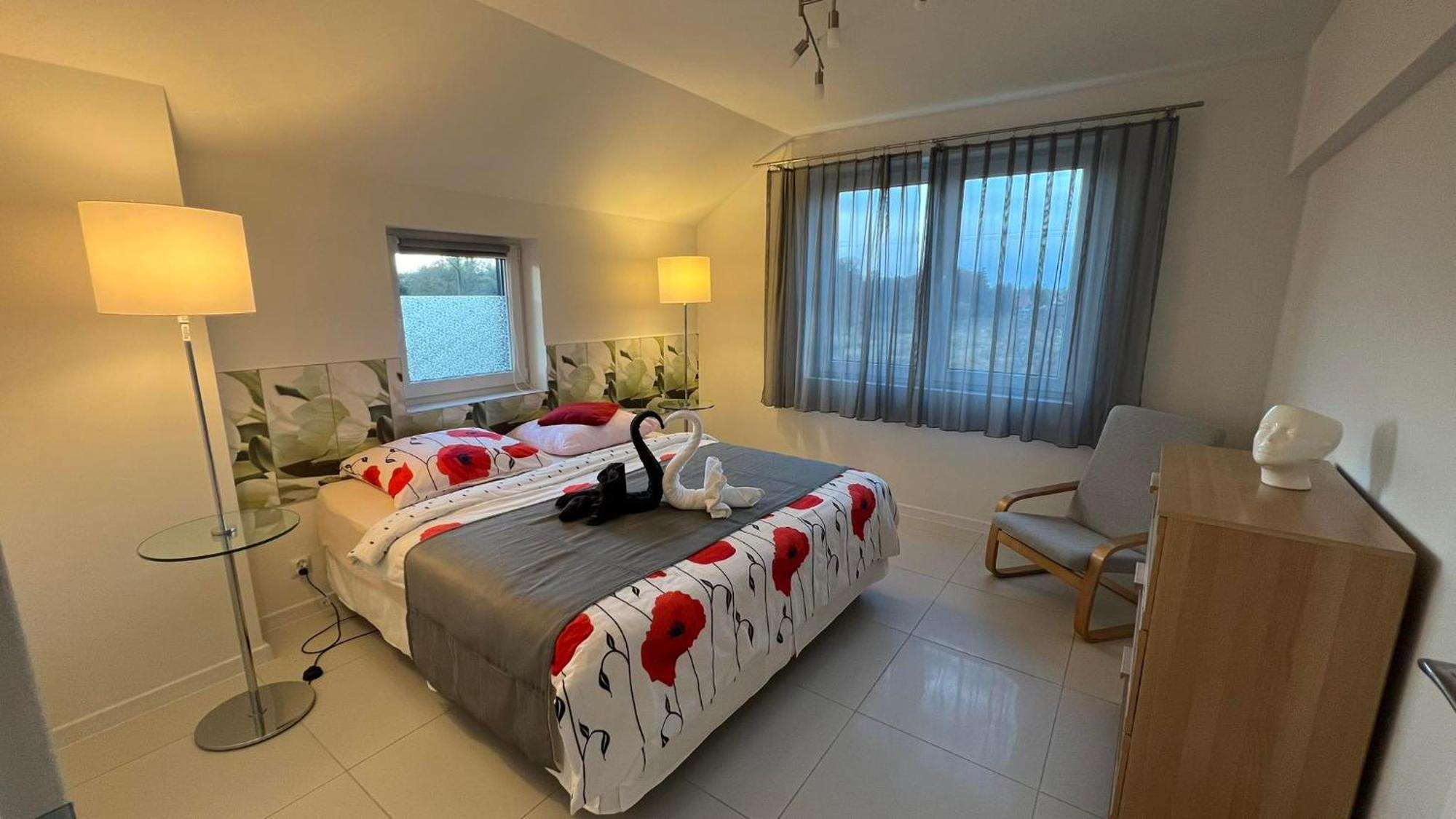 Azyl Hotel Легница Екстериор снимка