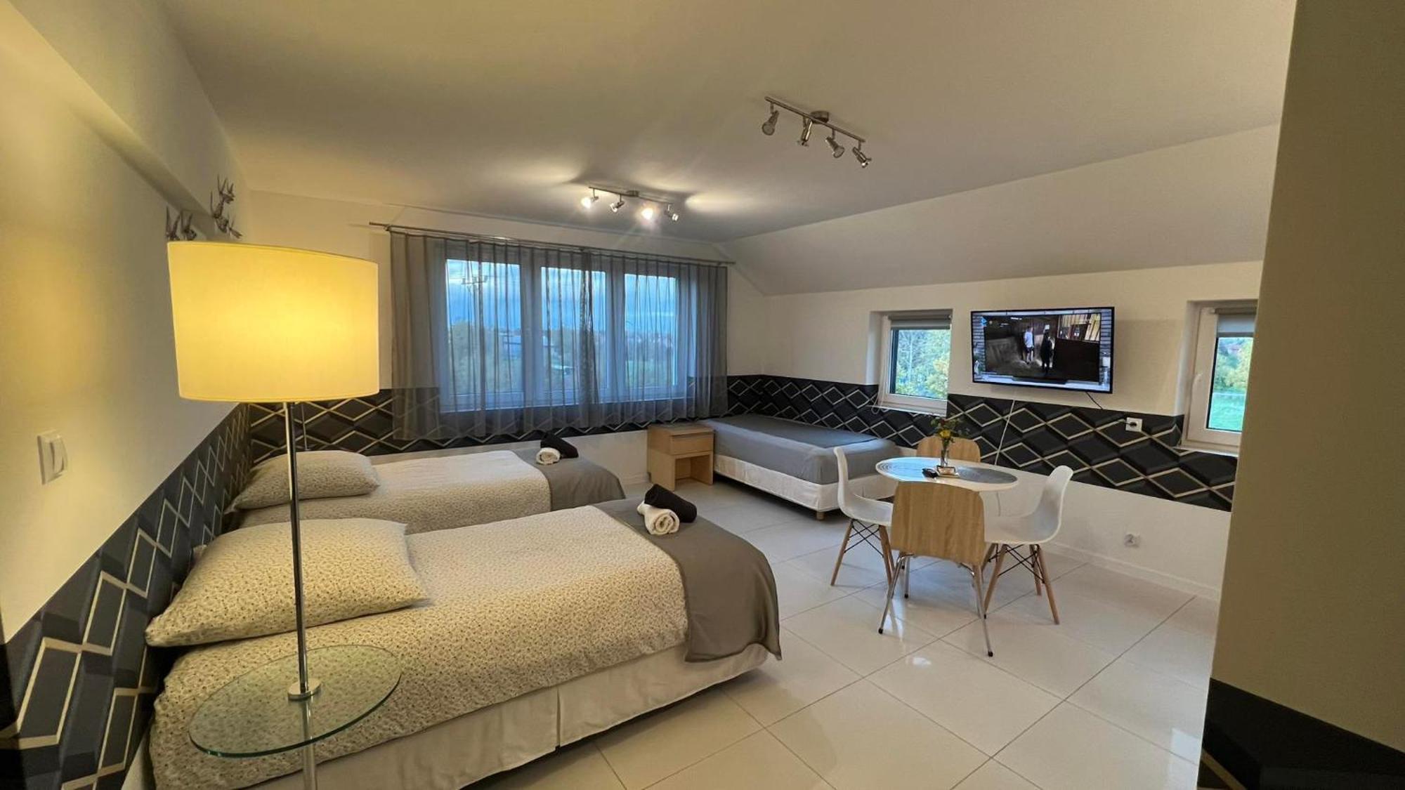 Azyl Hotel Легница Екстериор снимка