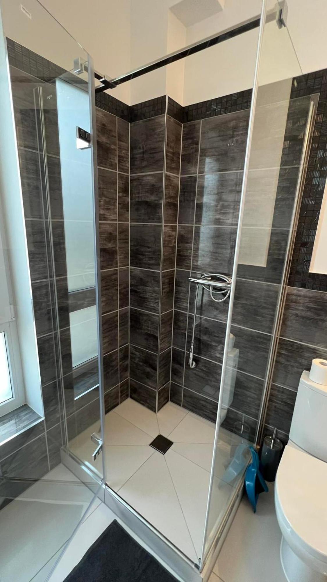 Azyl Hotel Легница Екстериор снимка