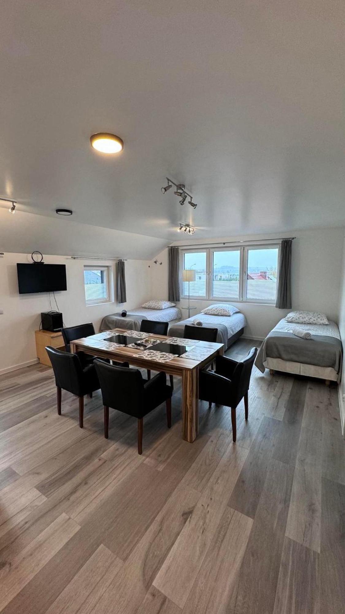 Azyl Hotel Легница Екстериор снимка