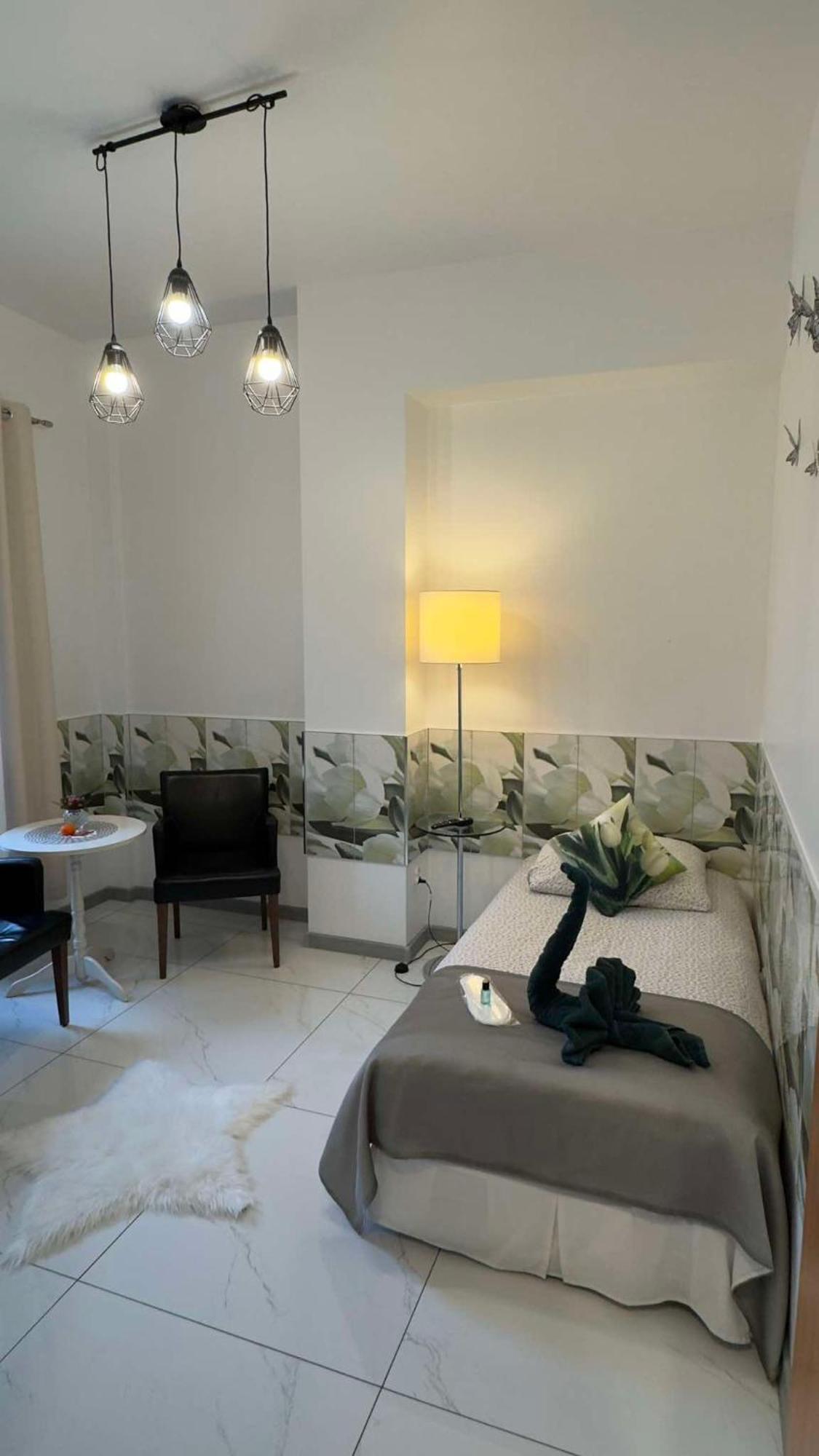 Azyl Hotel Легница Екстериор снимка