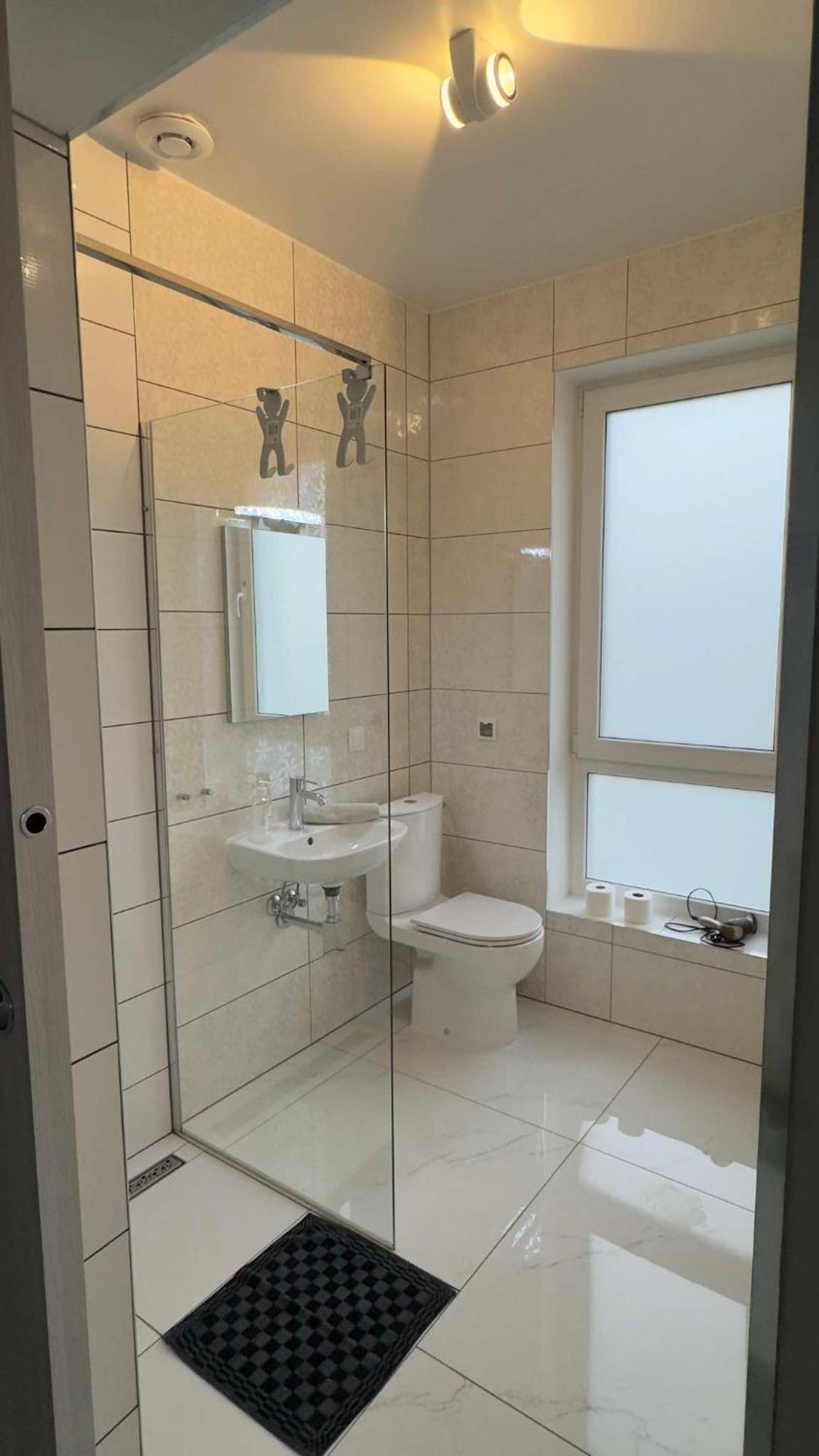 Azyl Hotel Легница Екстериор снимка