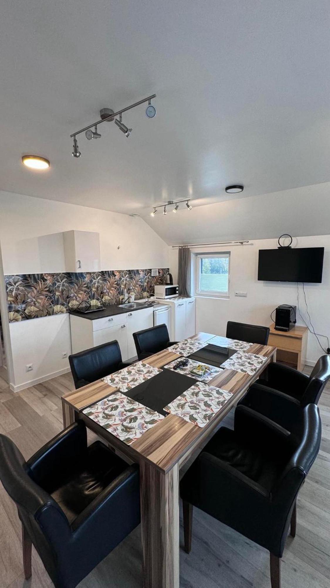 Azyl Hotel Легница Екстериор снимка
