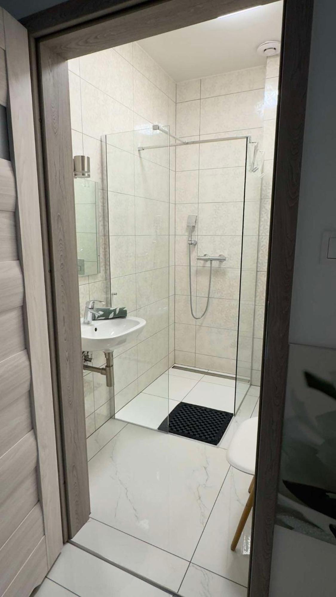 Azyl Hotel Легница Екстериор снимка