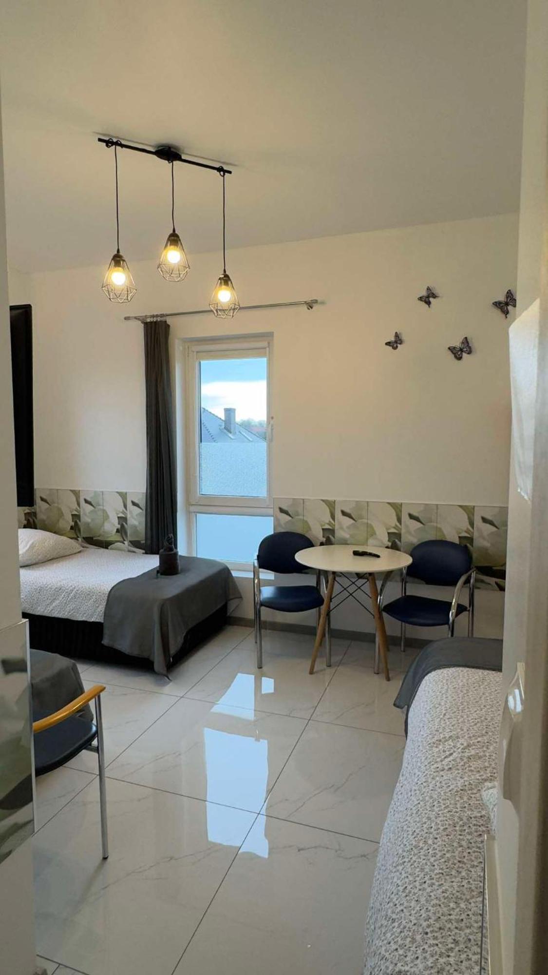 Azyl Hotel Легница Екстериор снимка