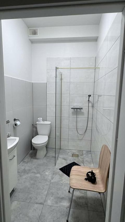 Azyl Hotel Легница Екстериор снимка