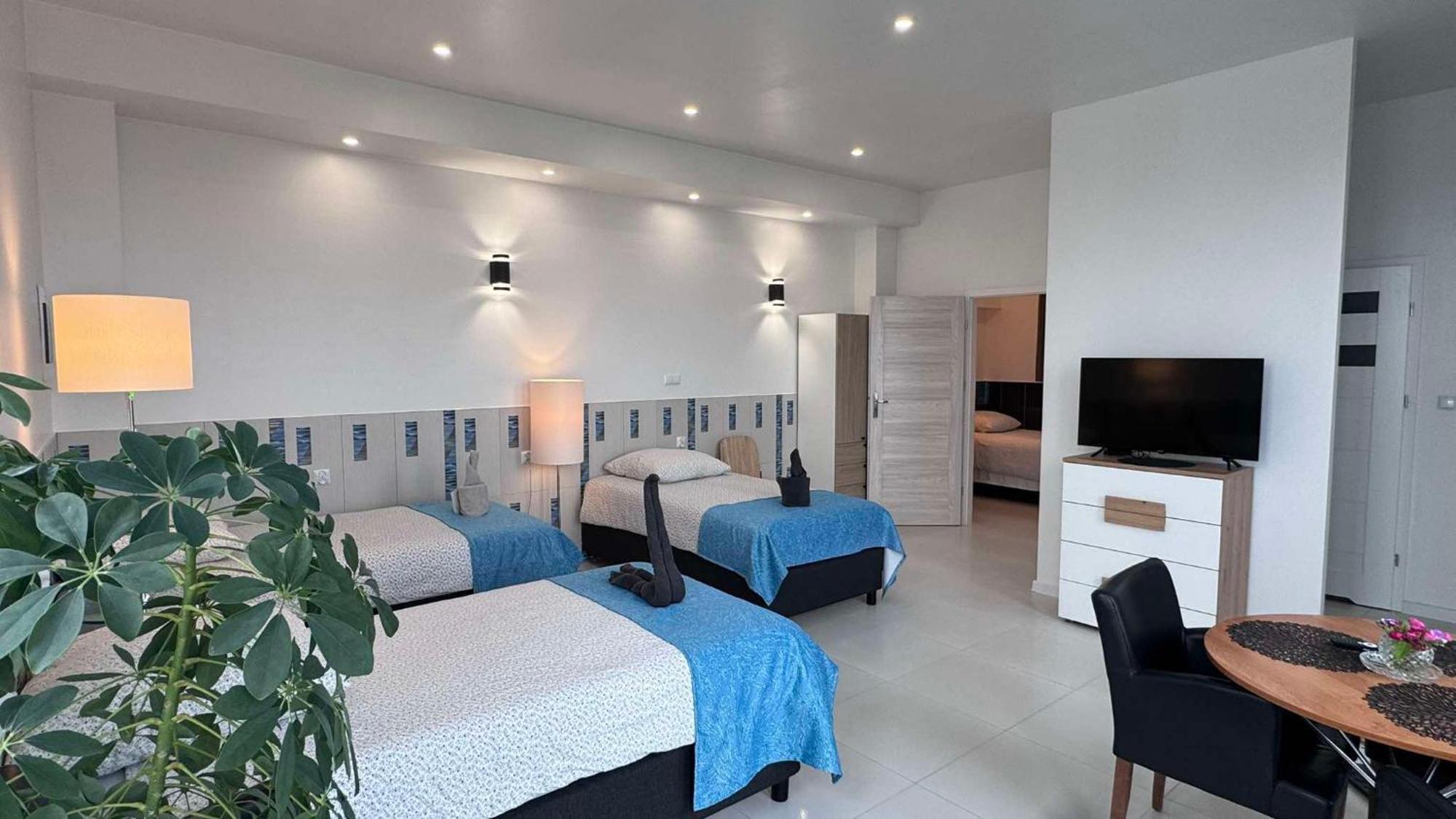 Azyl Hotel Легница Екстериор снимка